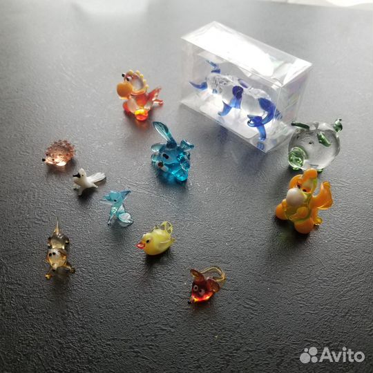 Фигурки из цветного стекла