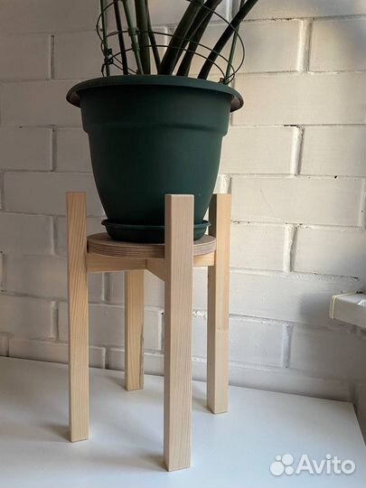 Подставка из дерева для цветов