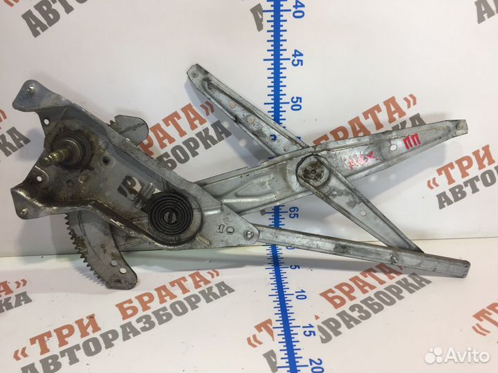 Стеклоподъемник передний правый (механический)