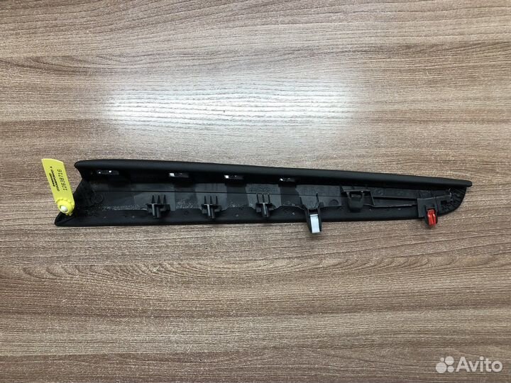 Молдинг подлокотника левый Mazda 3 BM 2013-2019