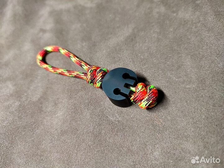 Брелок EDC темляк с бусиной череп из абс-пластика