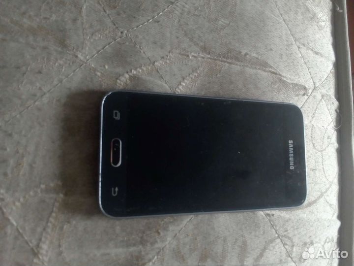 Телефон Samsung 2016 8 Гб