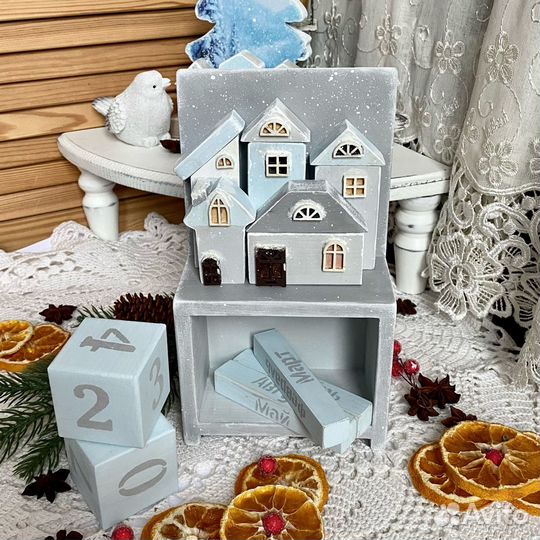 Вечный календарь с домиками 