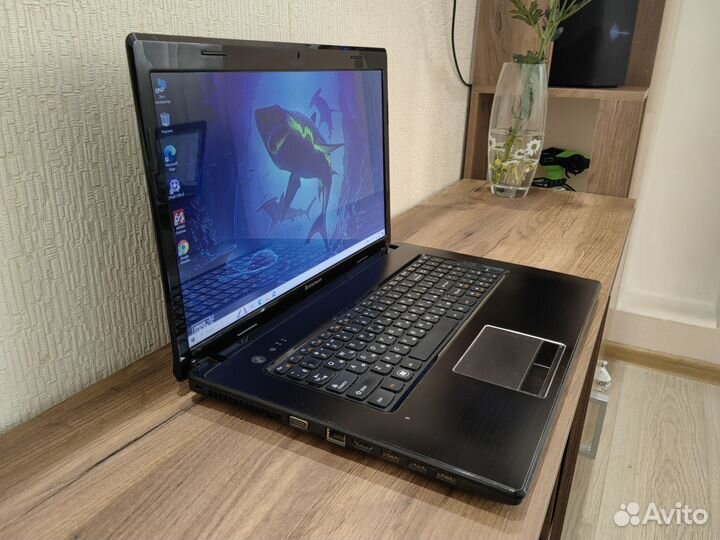 Lenovo 17.3 / core i3 / 8 gb / SSD 256gb