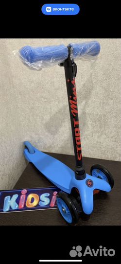 Самокат трехколесный, колеса не светятся