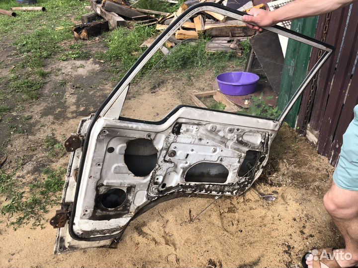 Двери nissan атлас