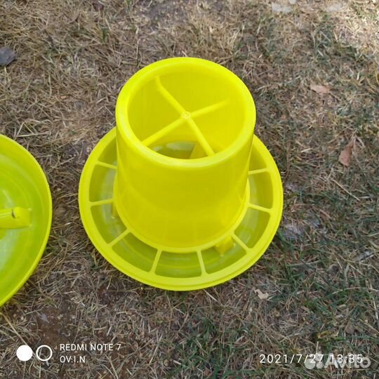 Кормушка для кур