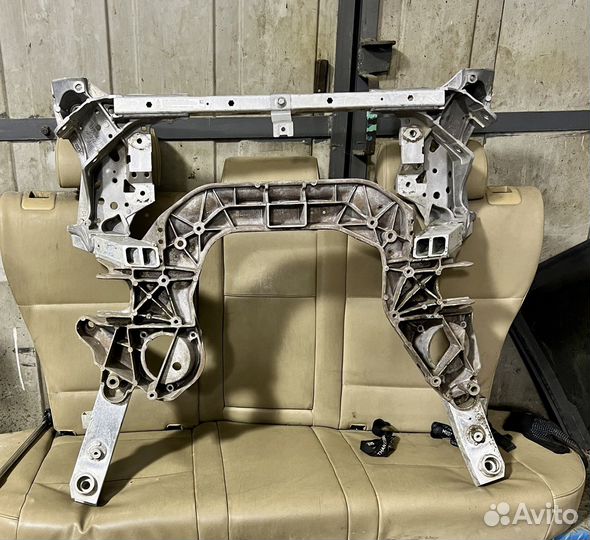 Подрамник передний Bmw полный привод 31116799321