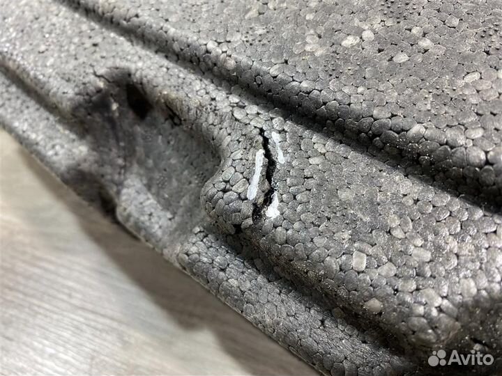 Наполнитель центральный переднего бампера VW Пасс