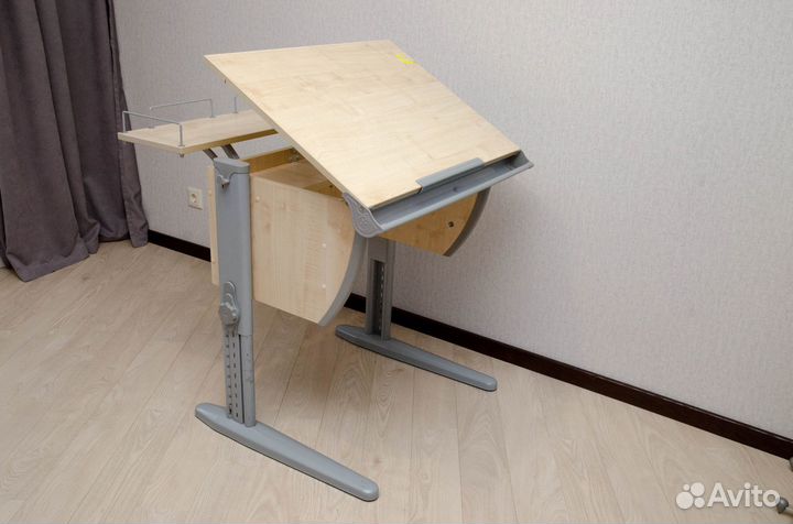 Стол с регулировкой по высоте 