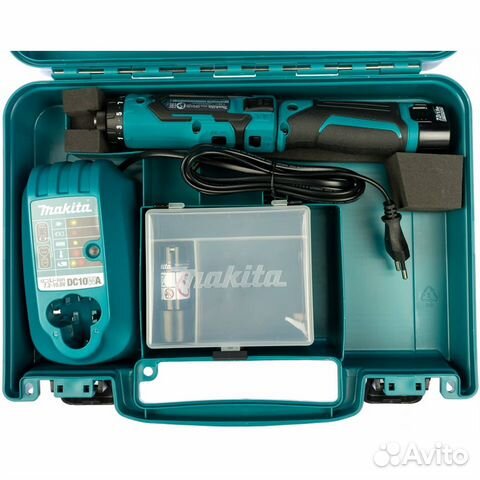 Аккумуляторная отвертка Makita DF012DSE