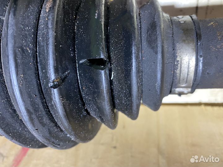 Приводной вал левый Citroen C5 2,2 дизель АКПП 71