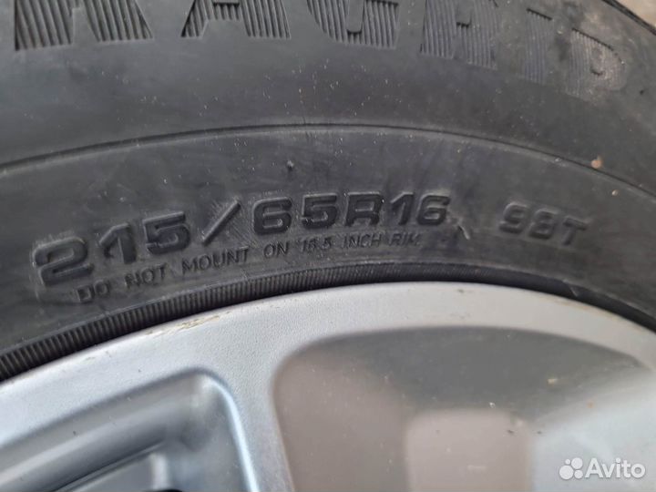 Goodyear UltraGrip Ice 2 215/65 R16 98T