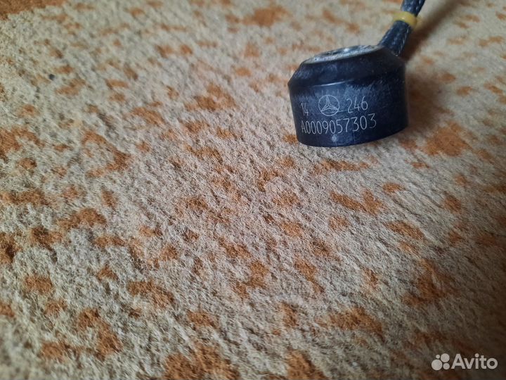 Датчик детонации Mercedes a0009057303