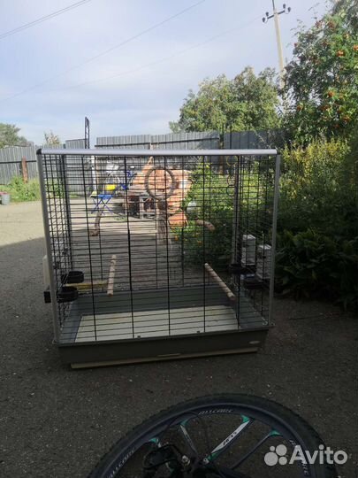 Продам клетку для попугаев 9000