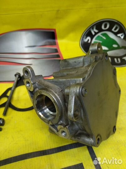 Вакумный насос Audi A4 седан 2.0 cdnc 2010