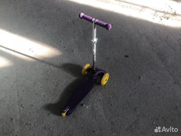 Самокат трехколесный