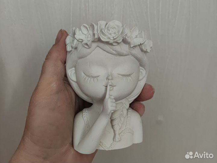 Девочки из гипса с дефектом