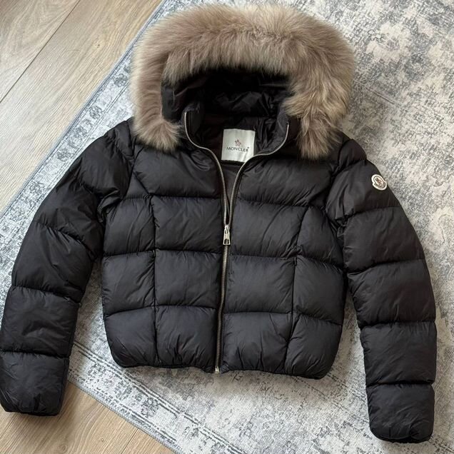 Пуховик кроп фит Moncler Black Mat