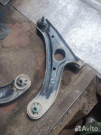 Передний левый рычаг Hyundai Getz