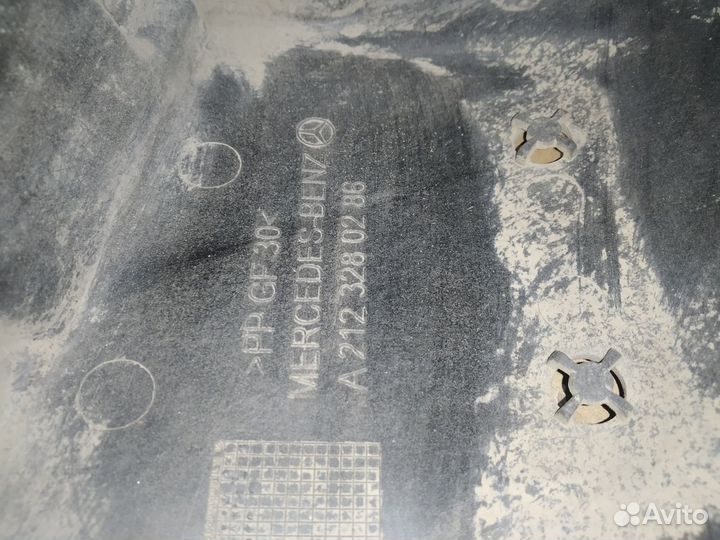 Крышка заднего рычага Mercedes W212