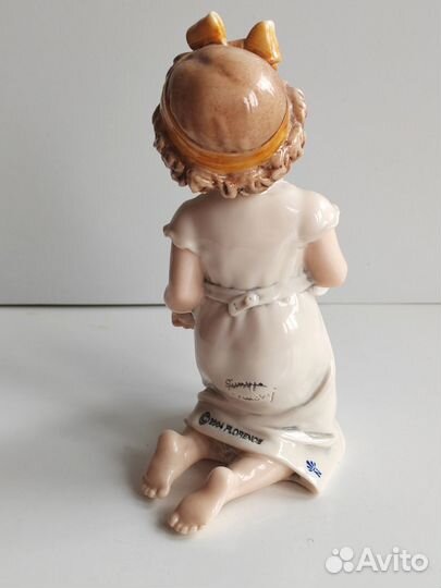 Фарфоровая статуэтка