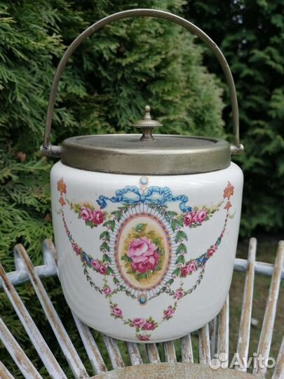 Старинная бисквитница