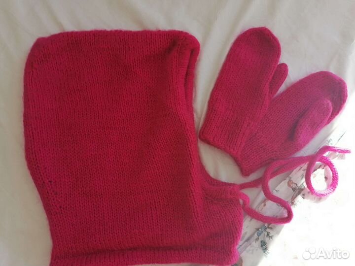 Капор и варежки женские