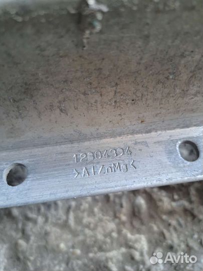 Усилитель заднего бампера на Cadillac bls