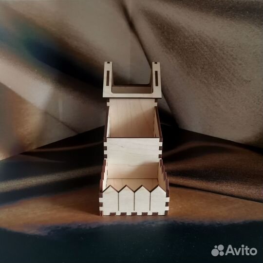 Подставка-органайзер для канцелярии из дерева