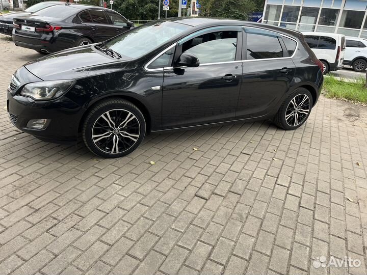 Opel Astra, 2012
