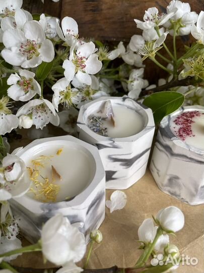 Ароматическая свеча в гипсовом подсвечнике