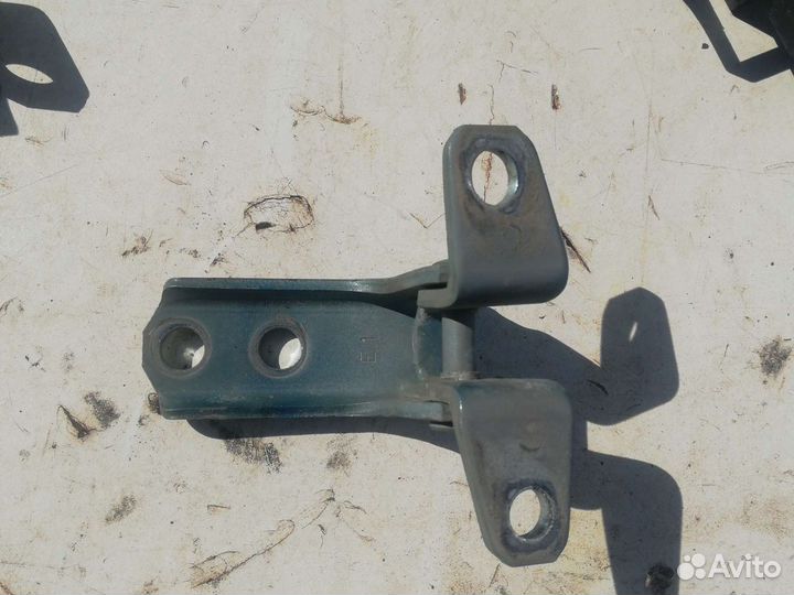 Петля двери Митсубиси ASX