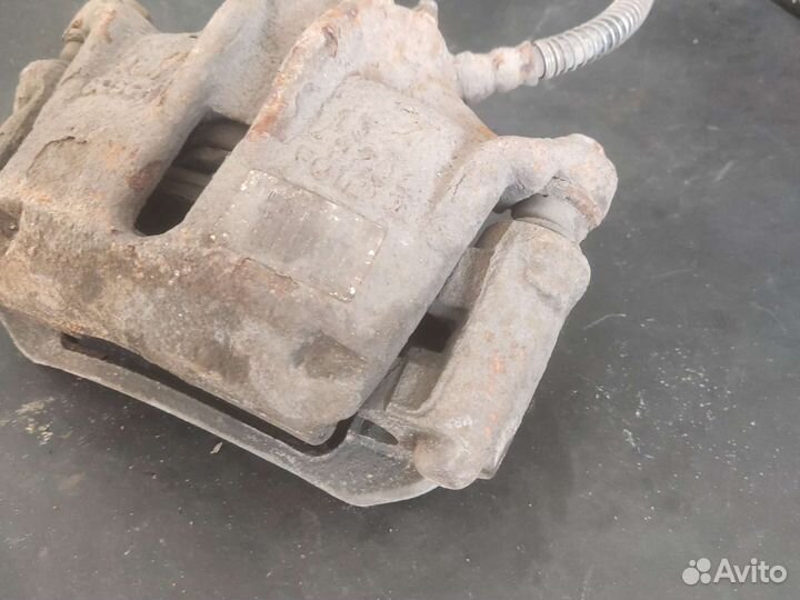 Суппорт передний левый Peugeot 206