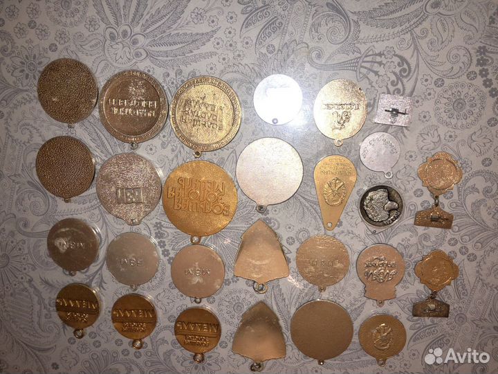 Собачьи медали и жетоны, значки, кубок