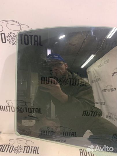 Стекло двери заднее правое Honda Civic 4D R18A2