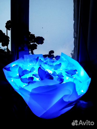 Нежный букет из синих бабочек