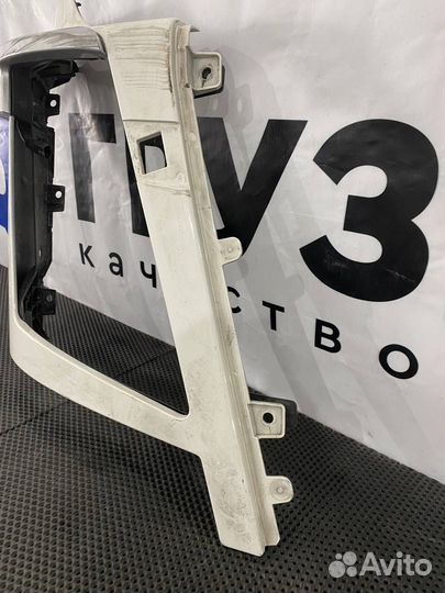 Окантовка правой фары Volvo FM4 21963141