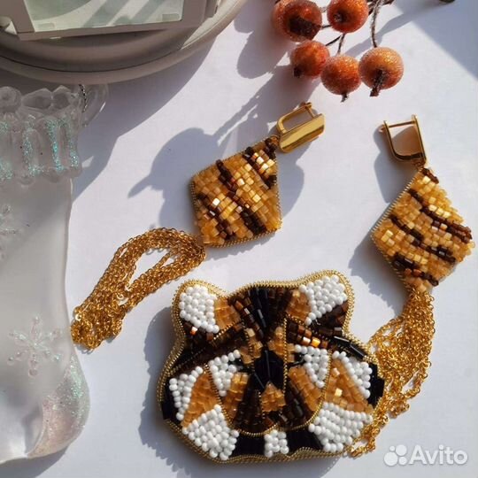 Брошь ручной работы