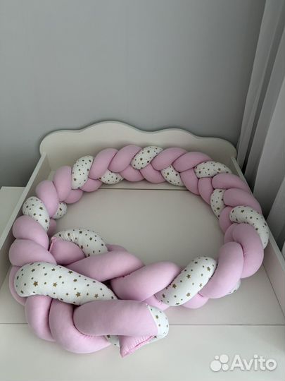 Бортик в детскую кроватку косичка