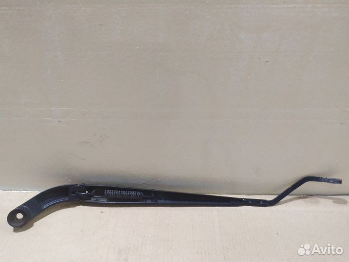 Поводок стеклоочистителя правый Nissan Almera G15