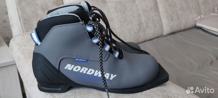 Лыжные ботинки