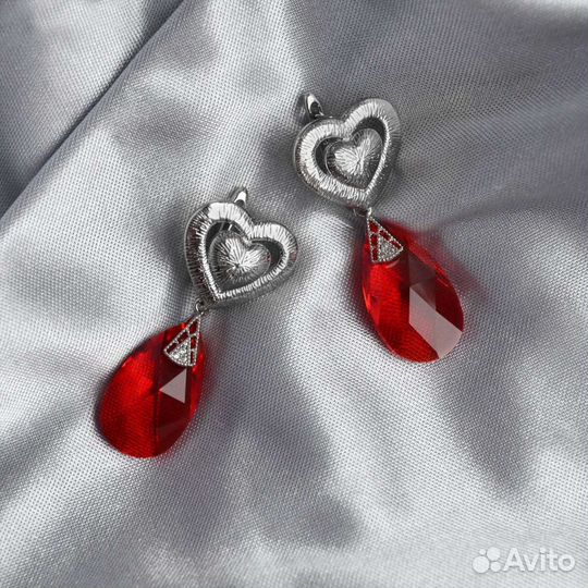 Красные серьги Сваровски сердечки