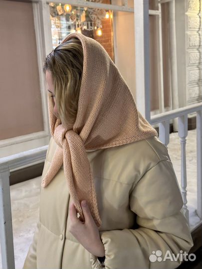 Вязаная косынка бактус