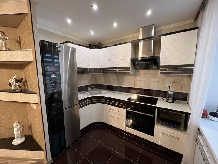 2-к. квартира, 80 м², 9/14 эт.