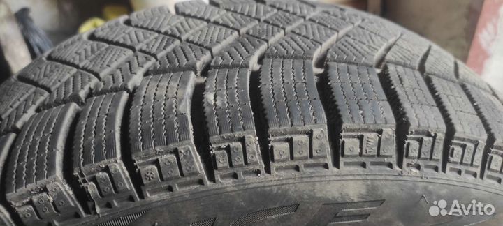 Pirelli Ice Zero 205/60 R16