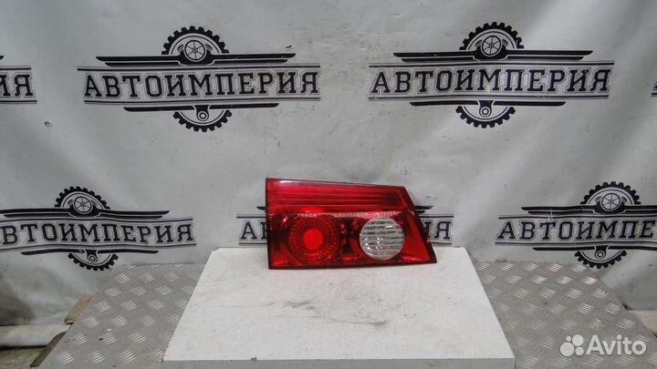 Фонарь крышки багажника Toyota Sienna 2 2007 3.5