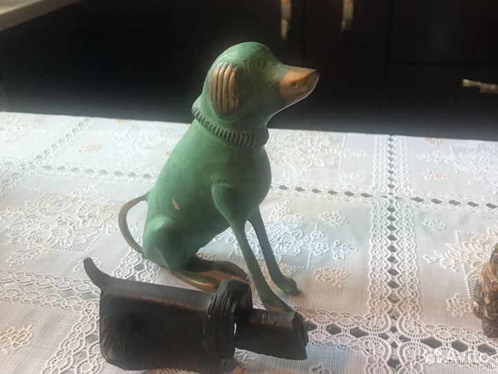 Фигурки собак из металла и стекла