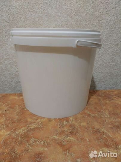 Пластиковое ведро с крышкой