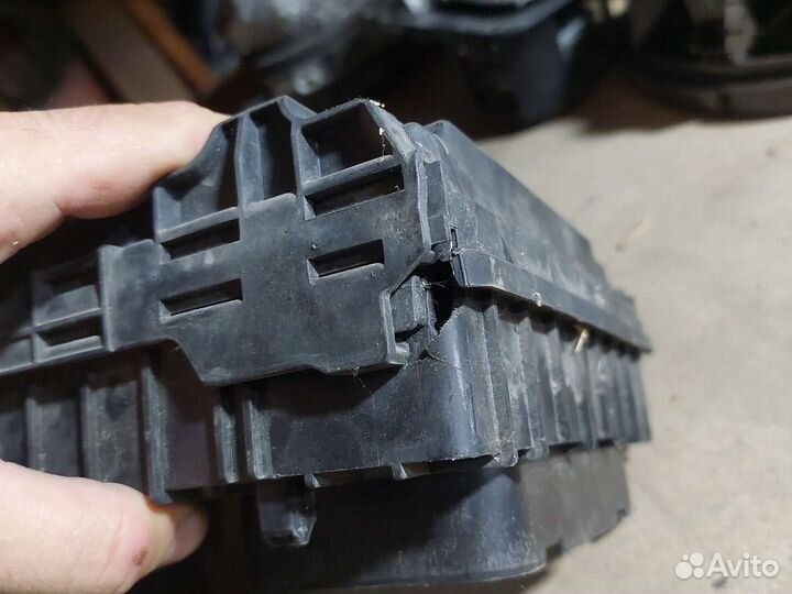 Блок предохранителей Vw Golf 6